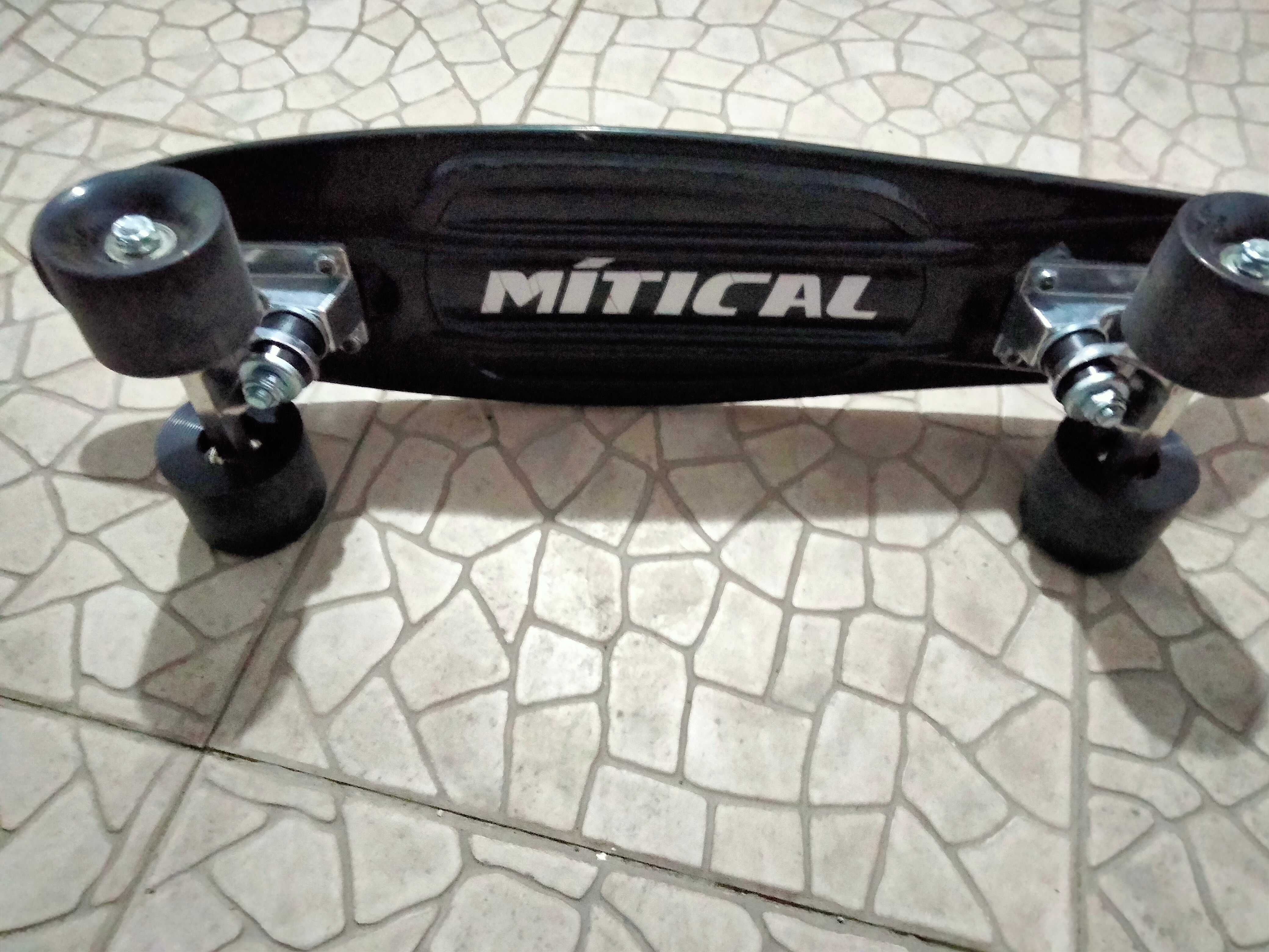 Patins 4 rodas ajustáveis em comprimento e skate Mitical como novos