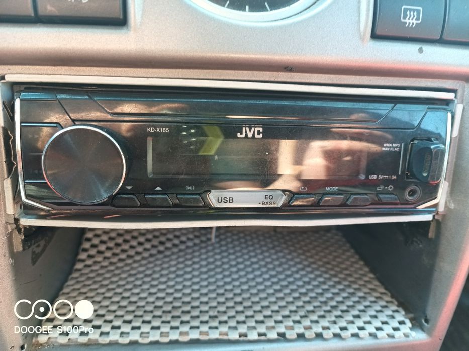 Продам оригинальную магнитолу