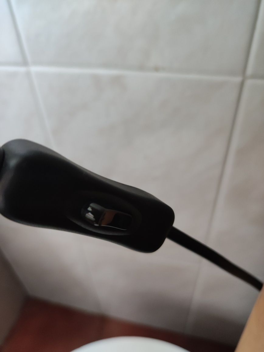 Candeeiro de pé alto