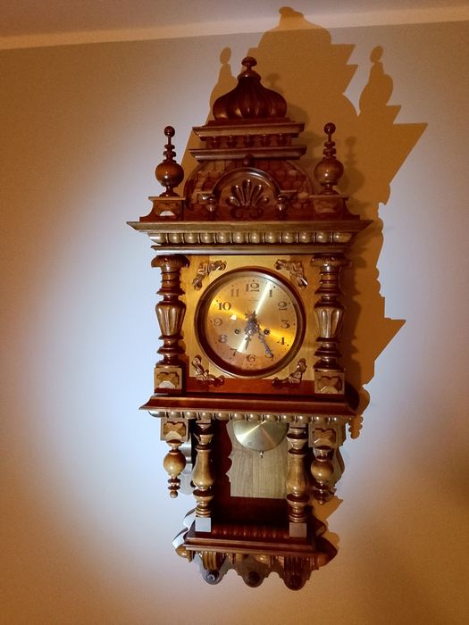 Metron-nie powtarzalny i unikatowy,ponad czasowy retro styl i jakość.