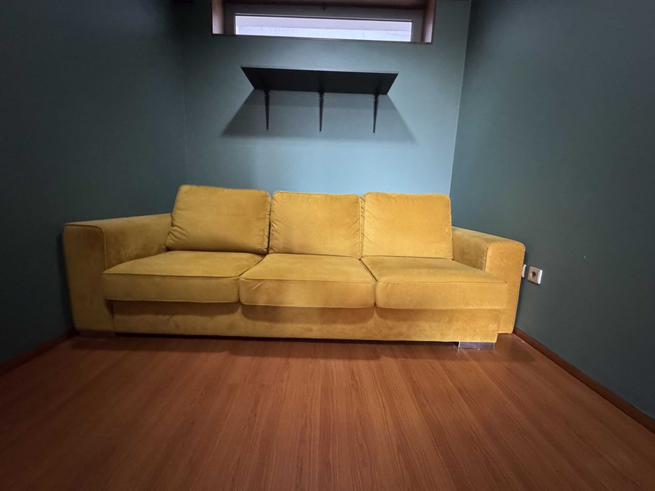 Sofá 3 lugares amarelo