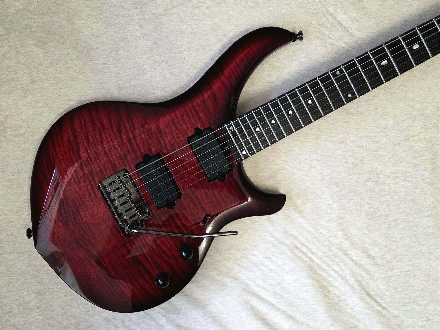 Sterling Maj 200 gitara elektryczna po solidnym dopieszczeniu Majesty