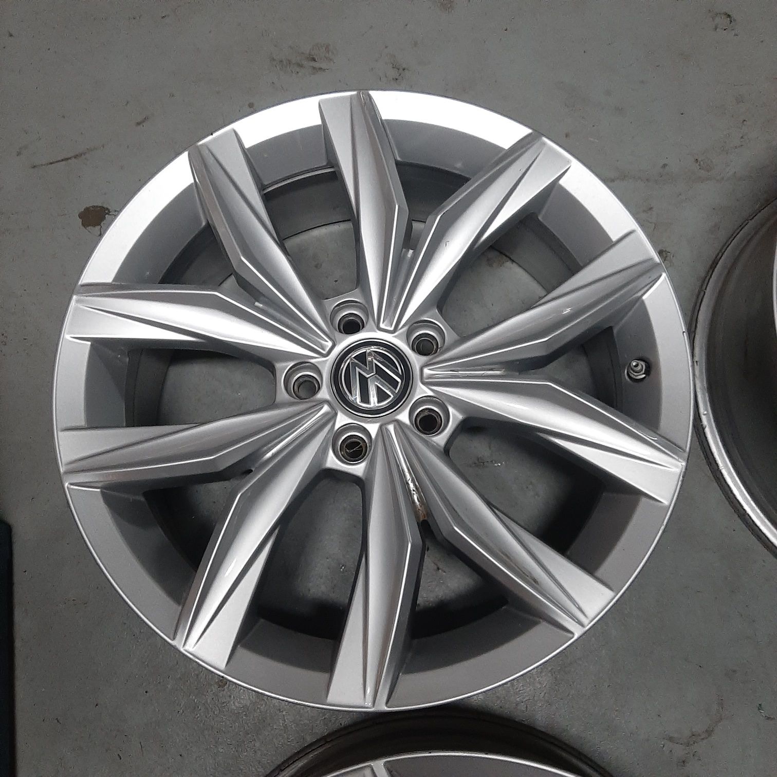 Oryginalne Felgi Aluminiowe VW 17" 5x112 7J ET43 Super Stan !