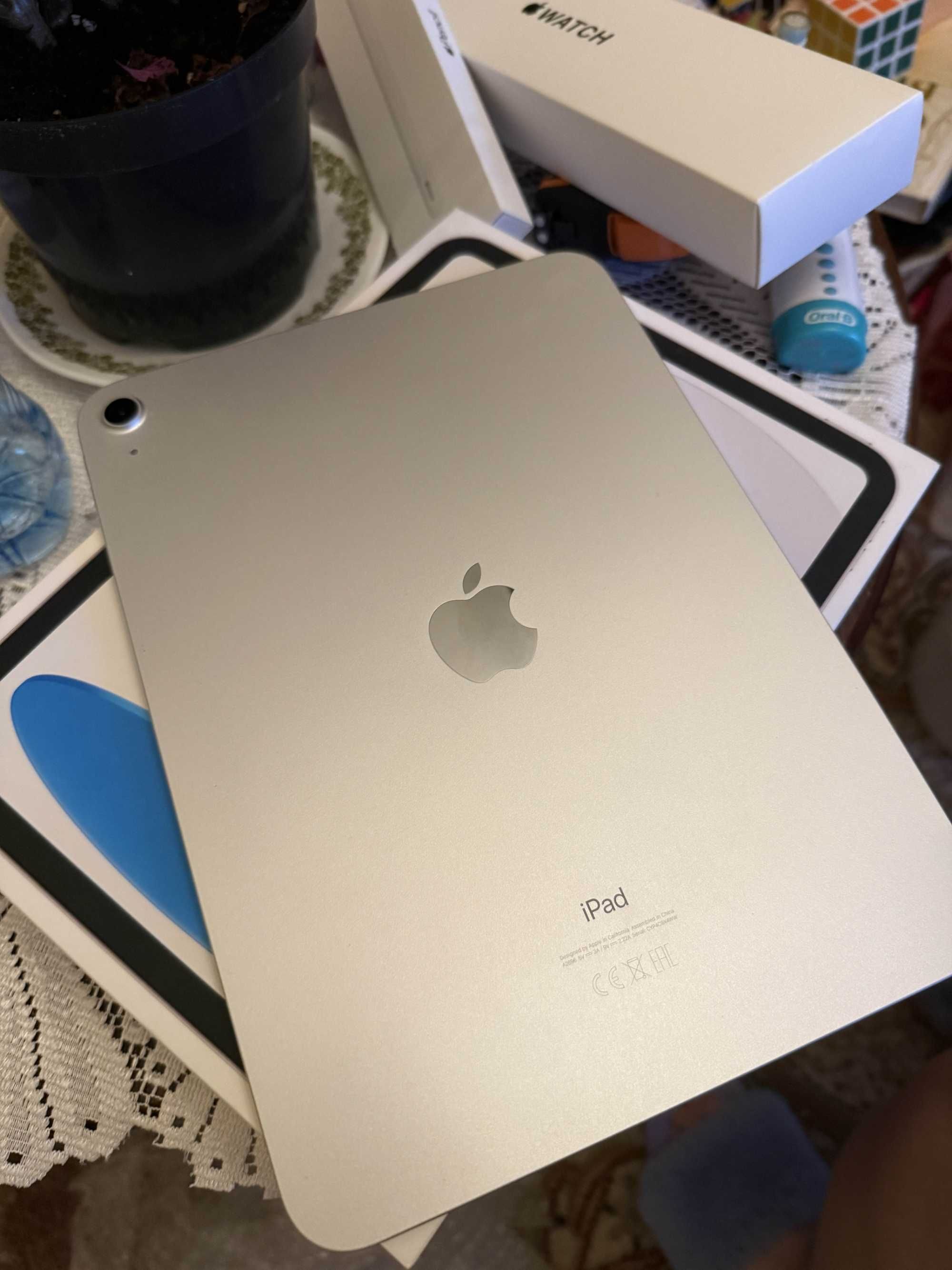 iPad 10 generacji 256 GB + etui