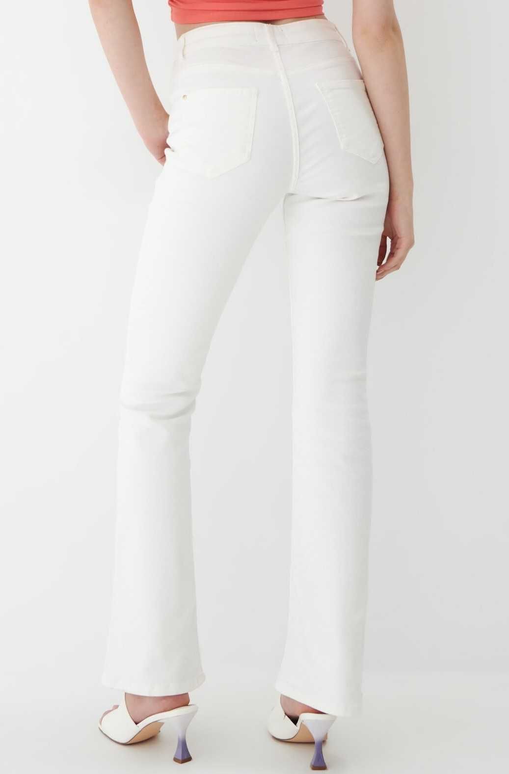 Spodnie białe Jeansy flare Mohito 42 XL / 40 L rozciągliwe