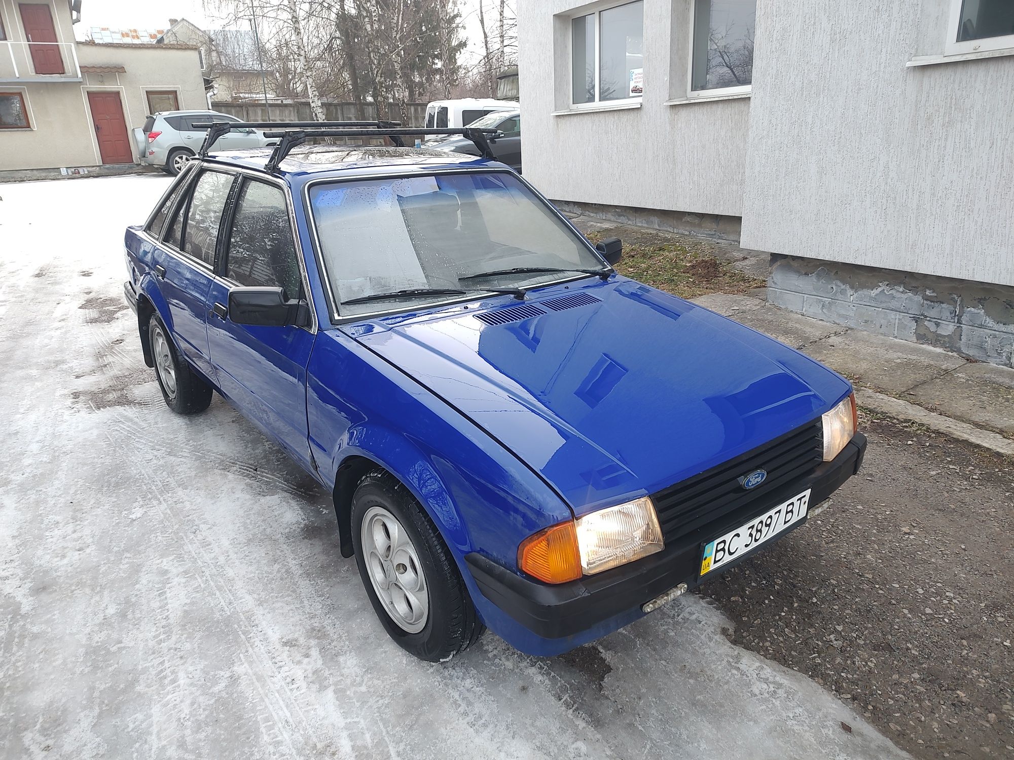 Ford escort 1,1 хороший стан один власник 20 років диски з XR