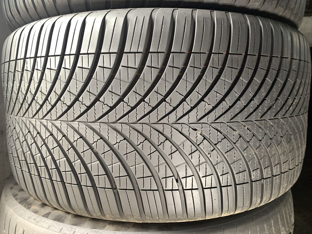 Різноширокий комплект  315/35R20 ; 275/40R20 Goodyear Vector 4S Gen3