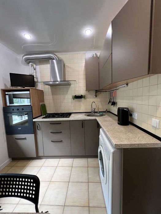 Здається стильна 2к квартира на пр. Поля 48в