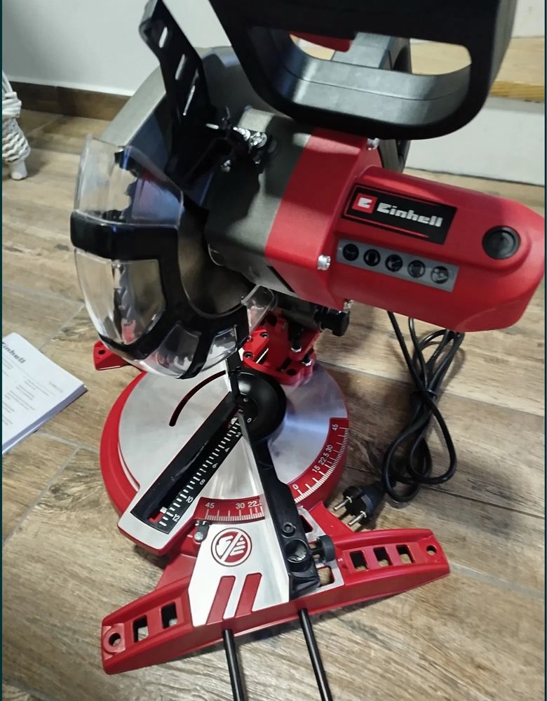 Пила торцювальна Einhell TC-MS 2112