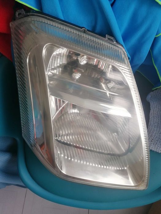 Vendo um farol óptica de um citroën C2 do lado direito