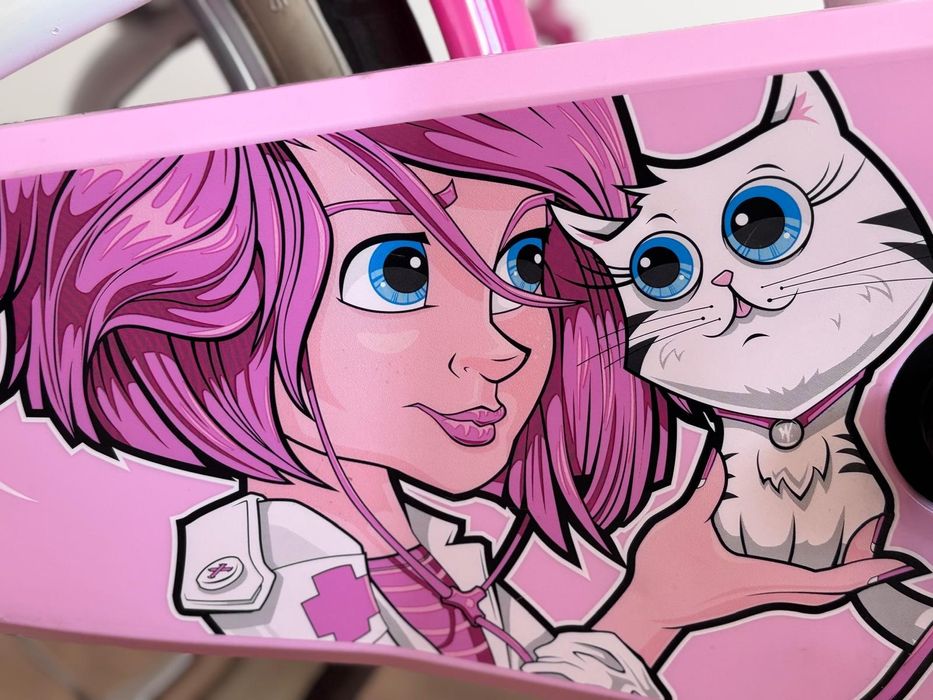 Rower B TWIN Decathlon z kółkami bocznymi i kijkiem do nauki Rowerek