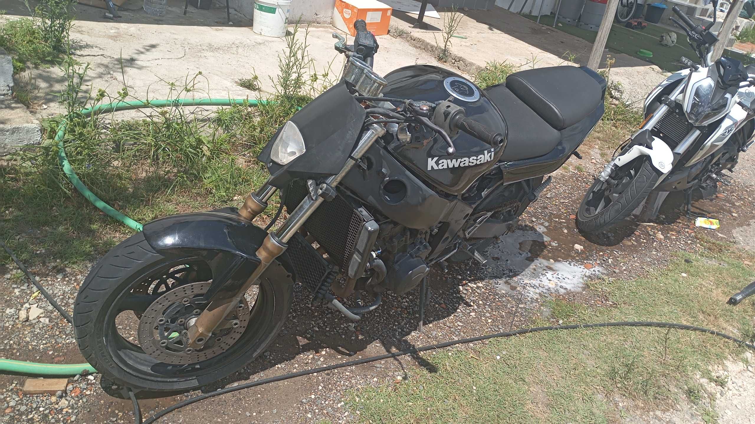 Moto Kawasaki ZX6-R (ZX600F moto muito boa motor excelentes