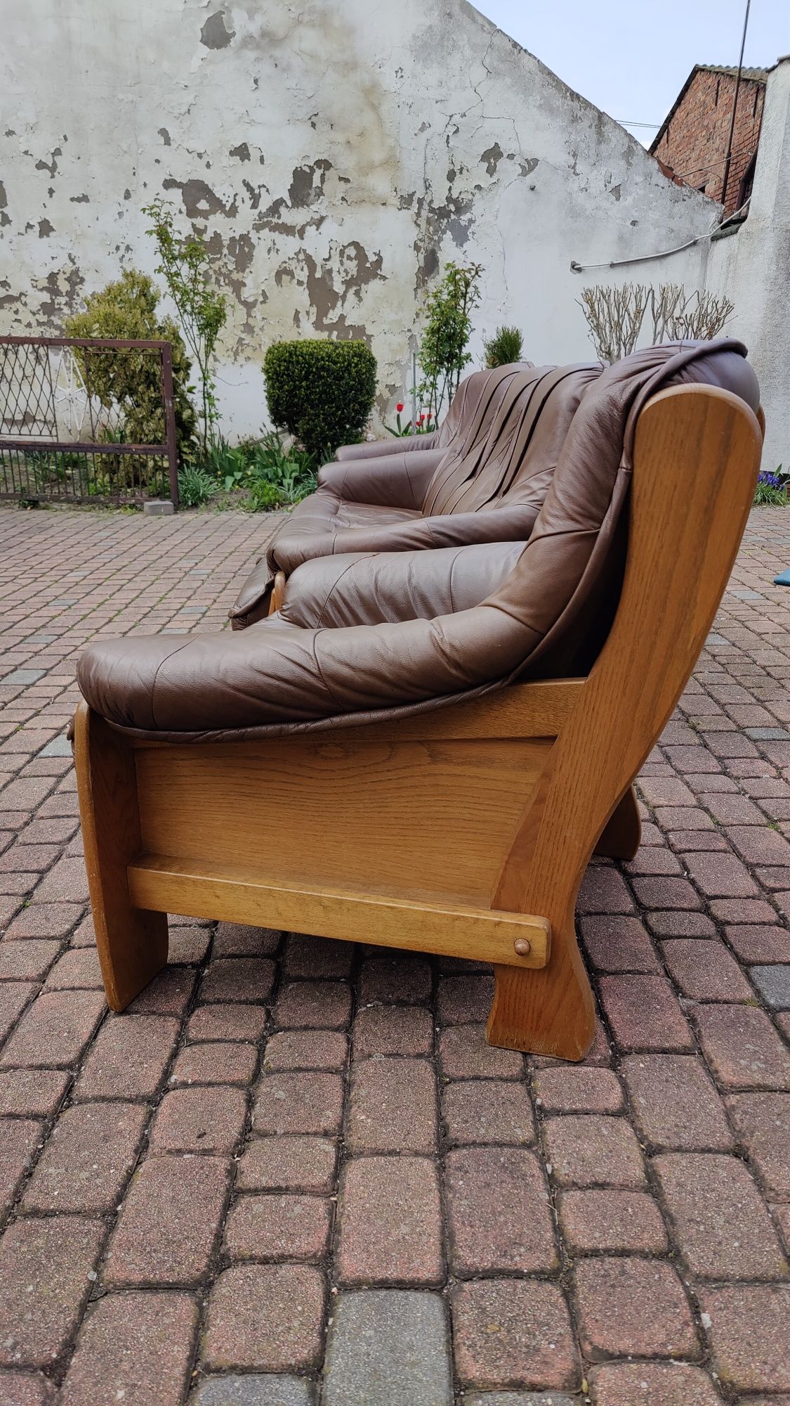 Zestaw wypoczynkowy. Sofa + 2 fotele