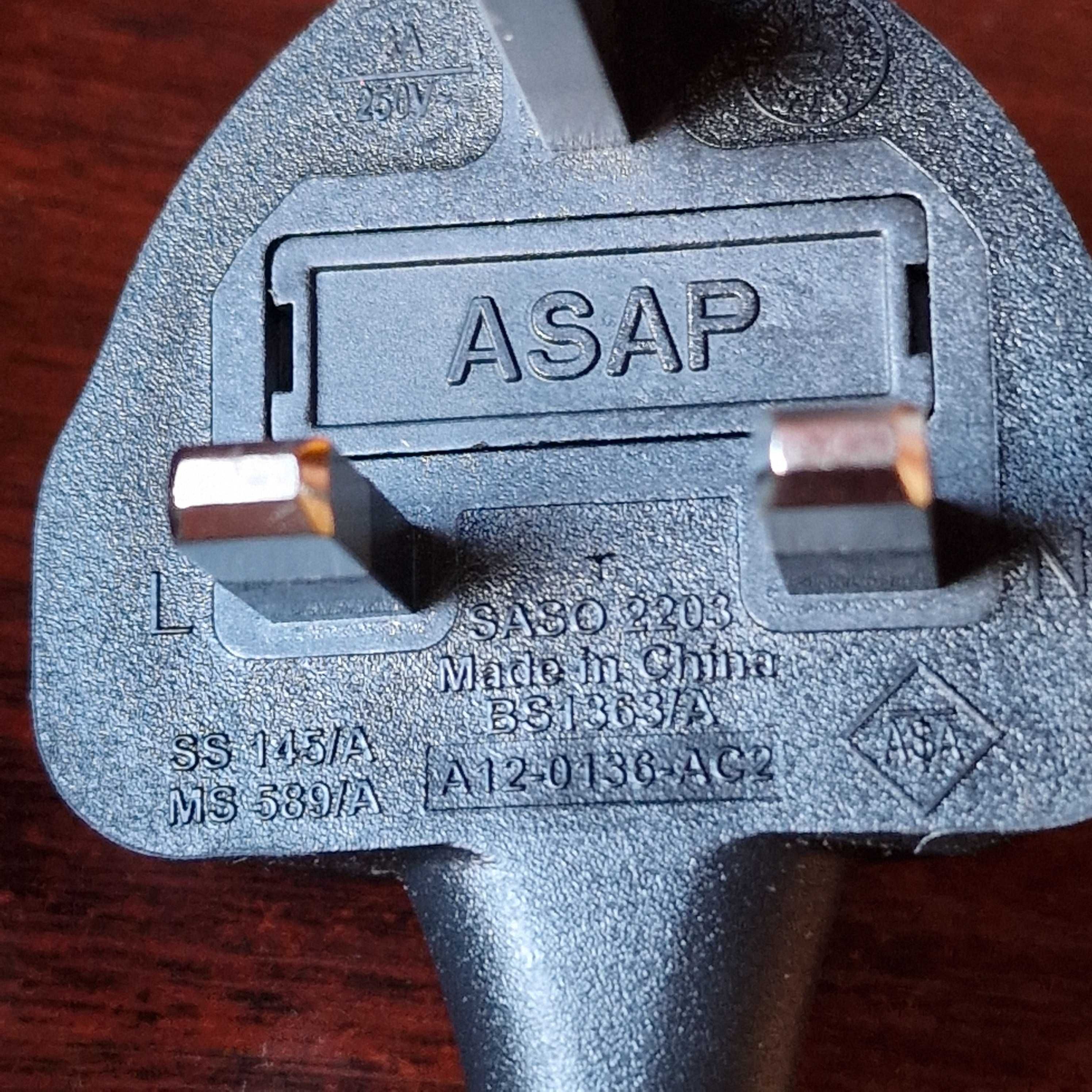 Lenowo original charger with UK-EU adaptor 45W