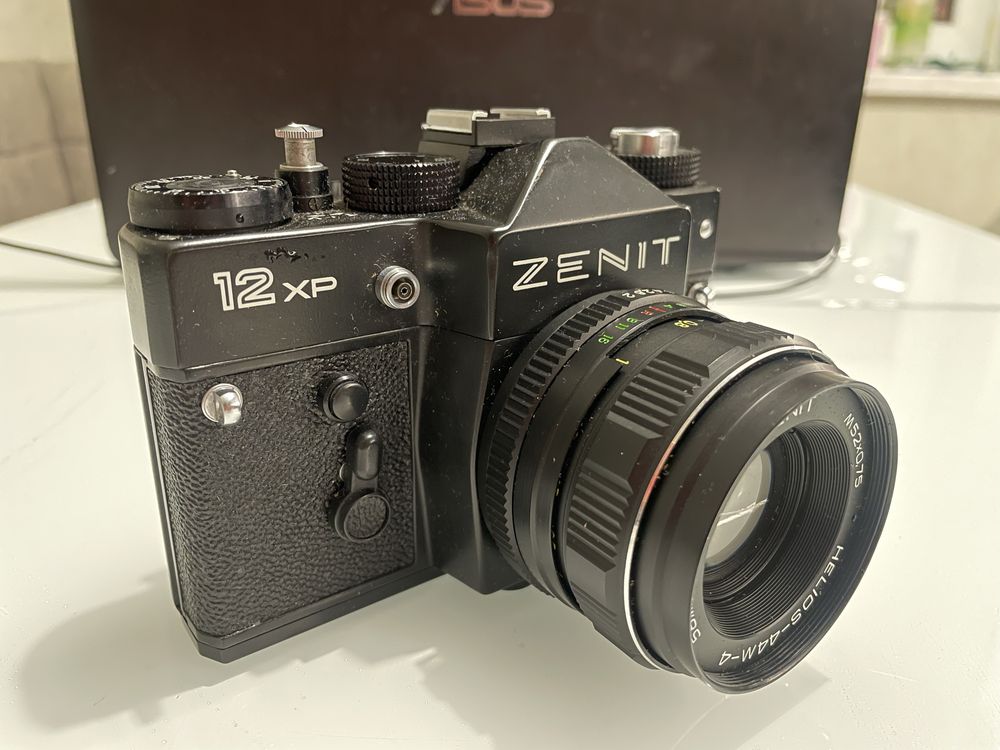 Фотоапорат ZENIT Объектив HELIOS- 44M-4