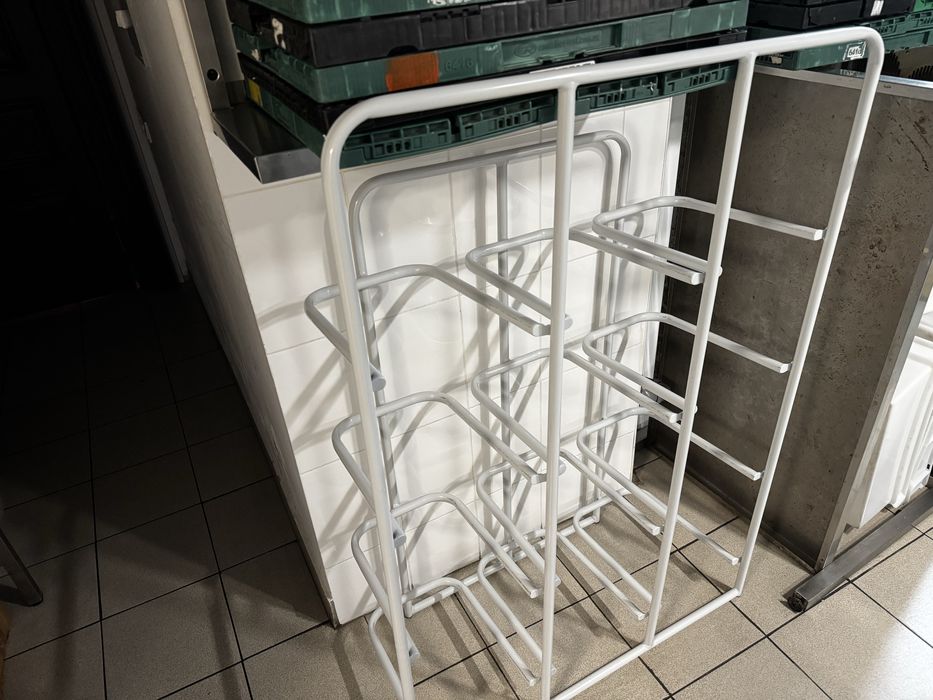 Підставка металева під бутлі 12