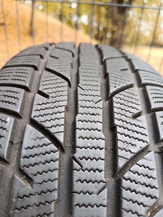 2 opony 215/65R16 zimowe Zeetex. Świetny stan. Cena za szt.