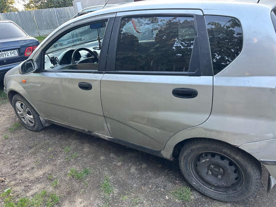 Машина Шевроле Авео