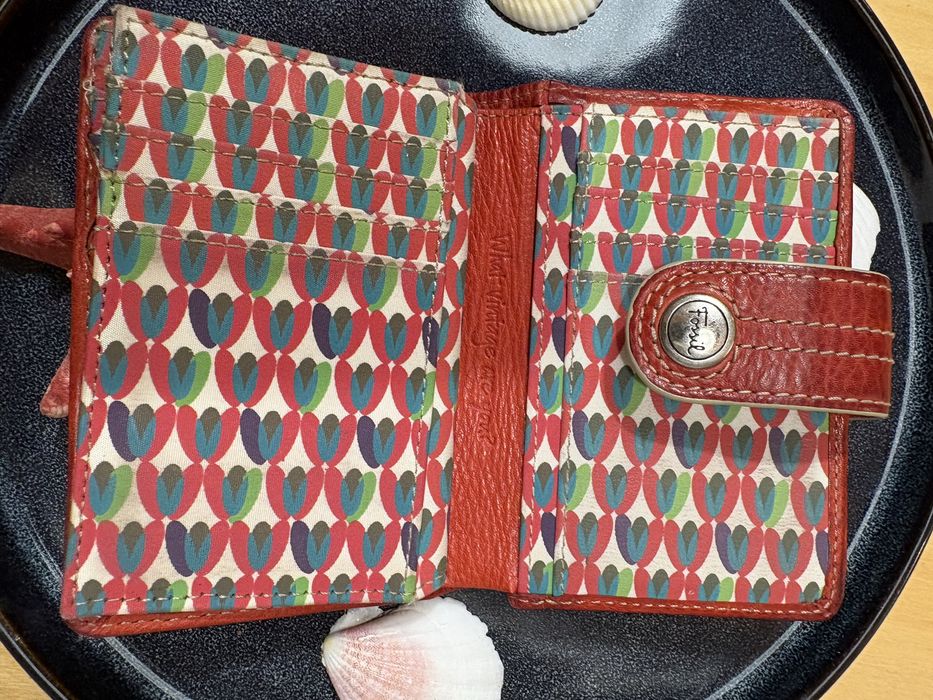 Czerwony portfel z mięciutkiej skury naturalnej, firmy Fossil