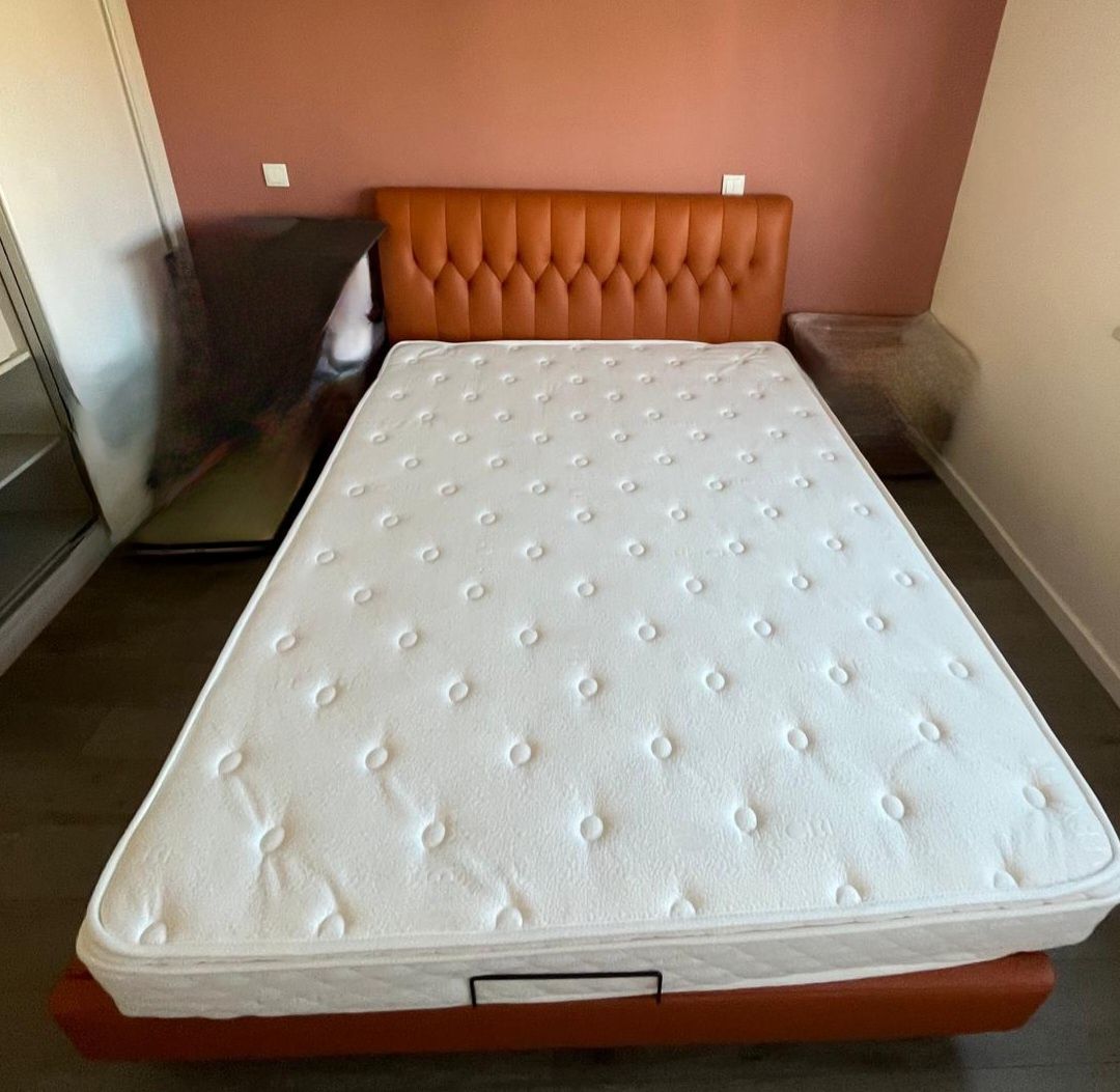 Cama queen size - nunca usada com colchão incluido 2 unidades (bege)