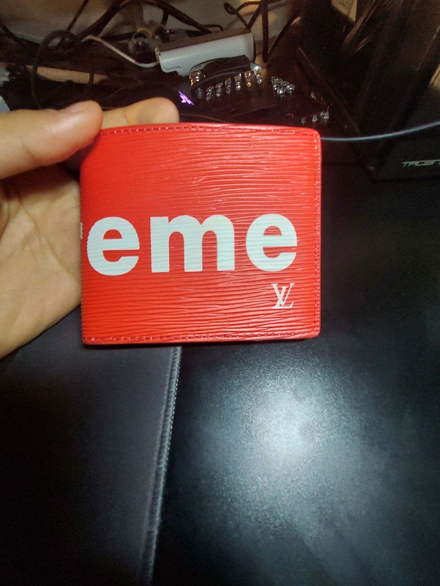 Carteira louis vuitton com supreme