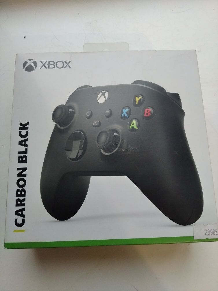 Геймпад Xbox One.