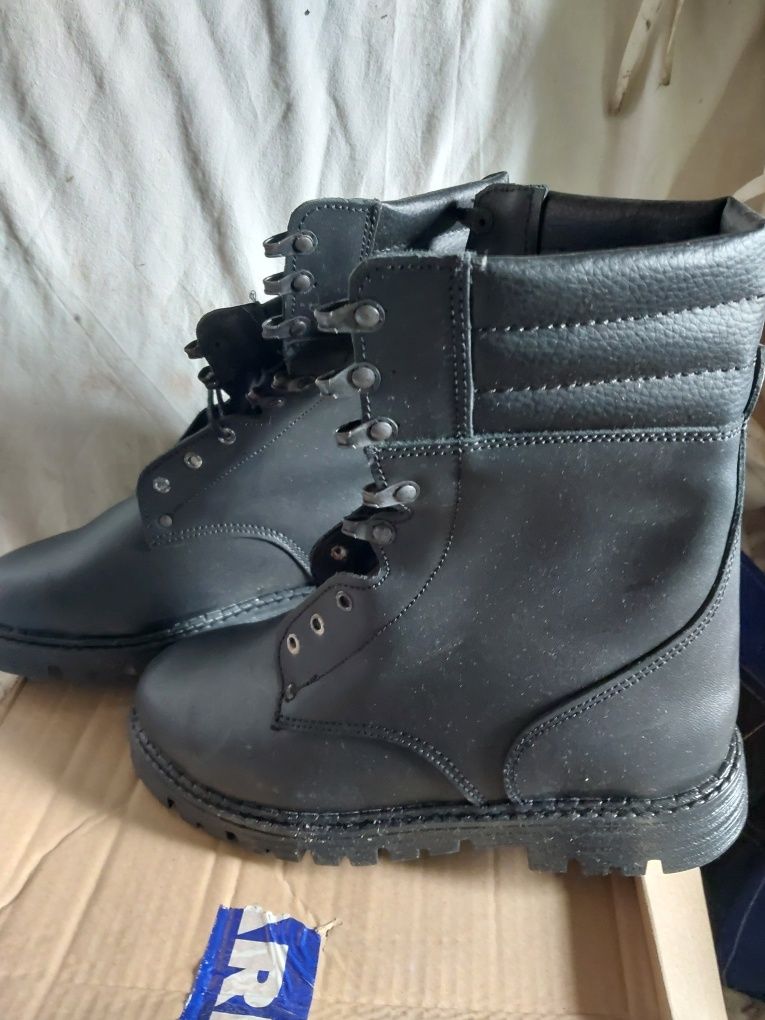 Buty typu wojskowego