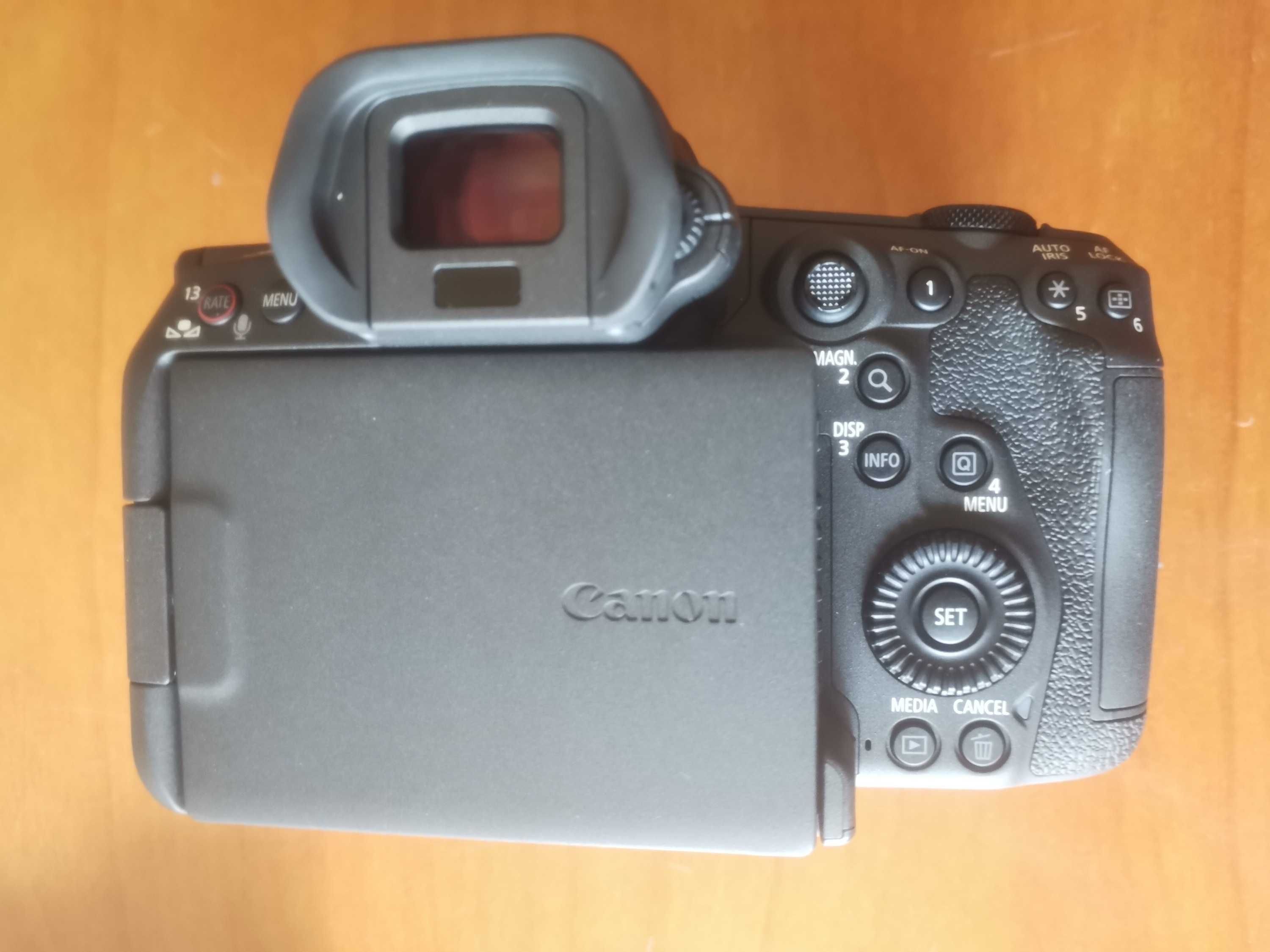 Canon R5 C 8K como nova