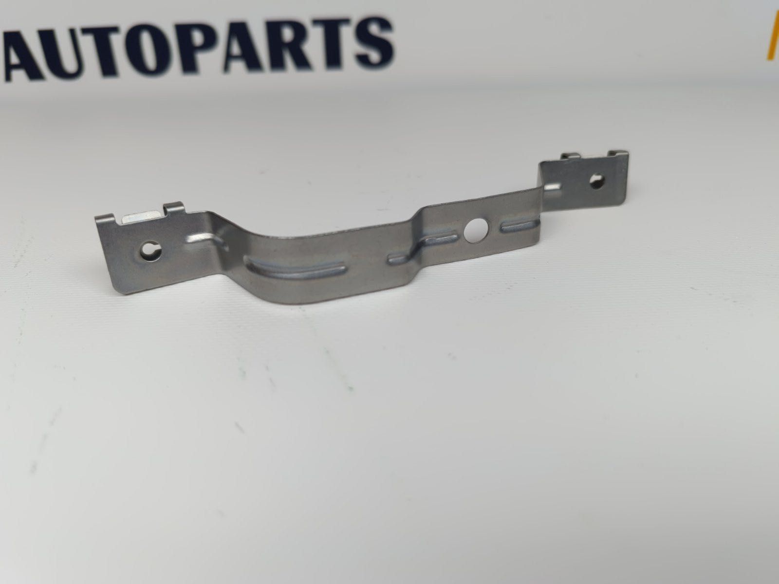 Кронштейн підкрилка перед LH RH Tesla M 3 1104540-00-B 1104541-00-B