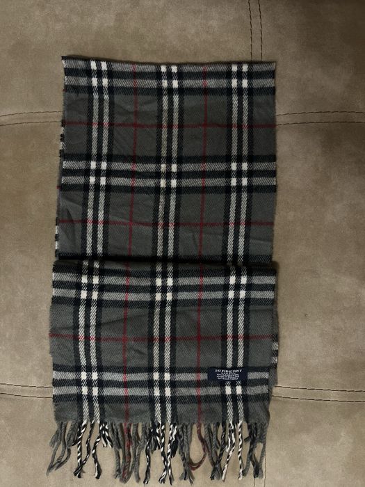 Шарф від Burberry