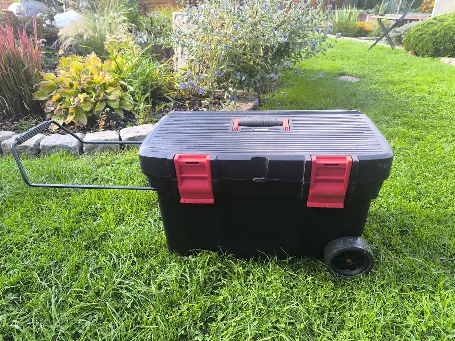 Skrzynka narzędziowa na kółkach