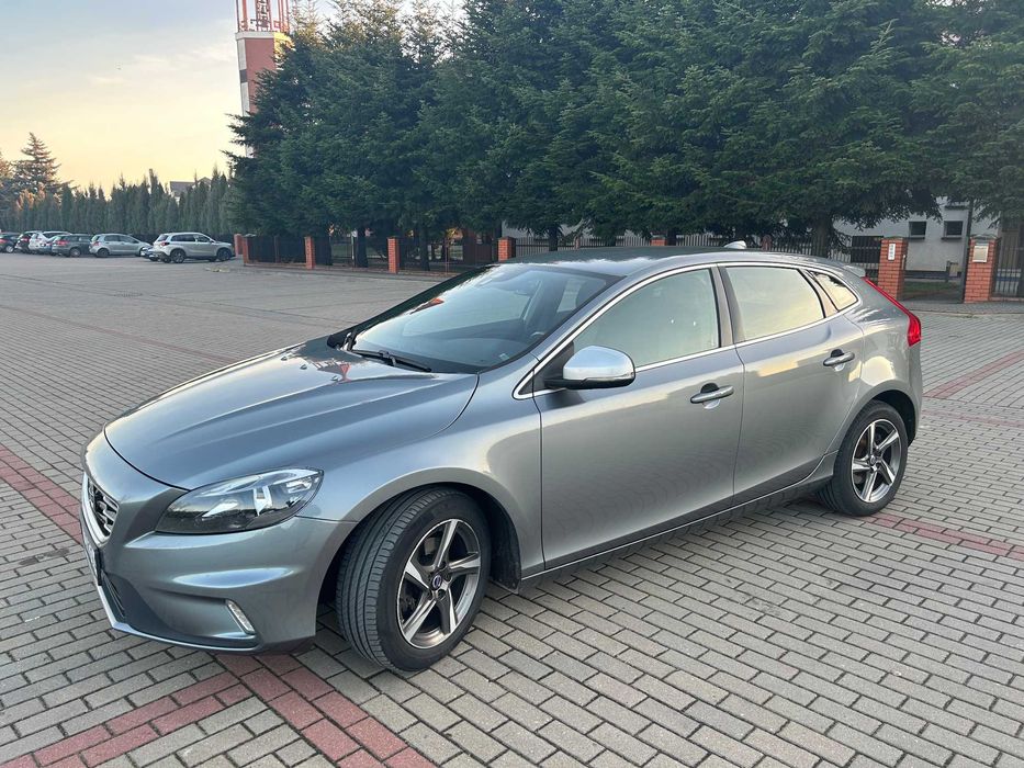 VOLVO V40 R-Designe r.2015