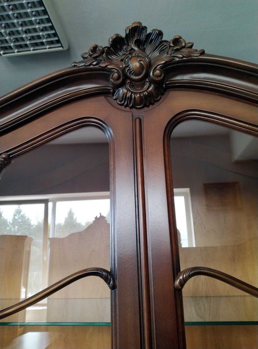 Piękna witryna - serwantka Ludwik Warrings po renowacji