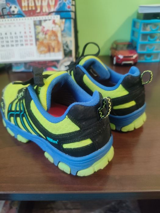 Кросівки на хлопчика 37р,  стелька 23,5см