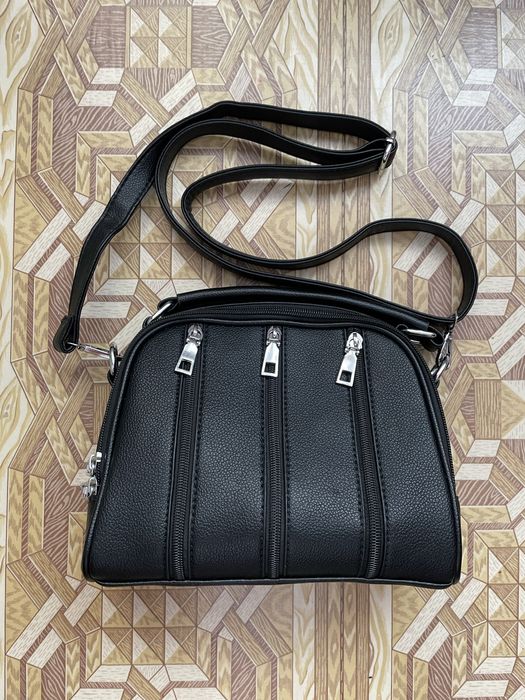 Чорна сумочка стильна