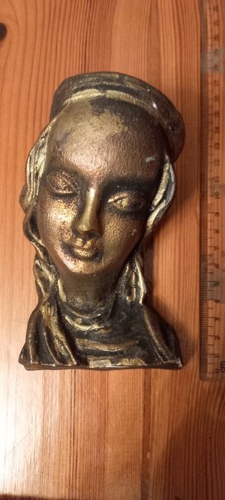 Matka Boska figura Matki Boskiej mosiądz.