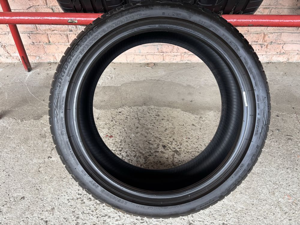 Комплект літніх шин 235/40R19 Bridgestone