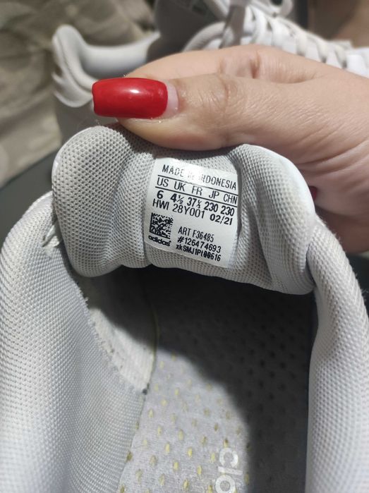 Tenis Adidas em bom estado