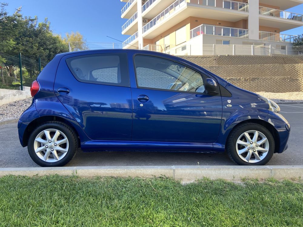Toyota Aygo • 123 mil km • Multimidia • Jantes Especiais • AC