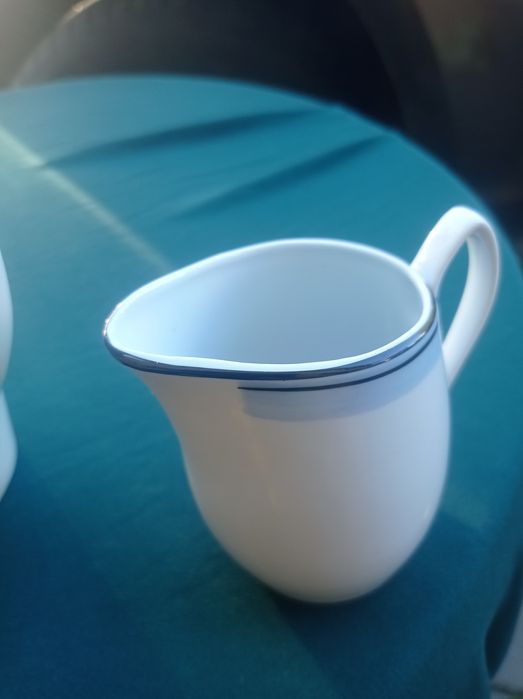 Porcelanowy dzbanek i mlecznik Chodzież