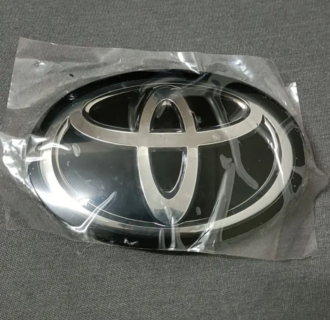 Toyota эмблема черная,гибрид(логотип)значок ПОД дистроник радар новая!