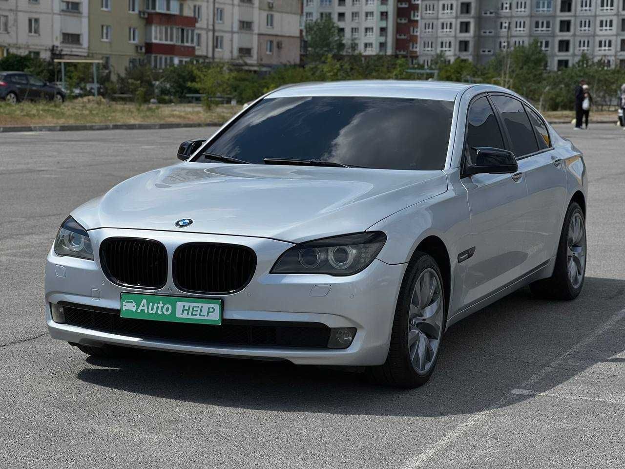 BMW 740i обслужена