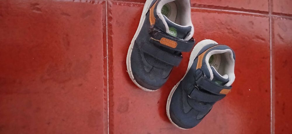 Roupa e calçado menino