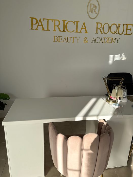 ALUGO MESA DE UNHAS zona de Sesimbra