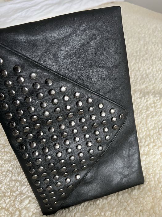 Czarna torebka kopertowka do ręki New Yorker 30x20 cm