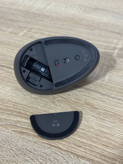 Бездротова миша Logitech Lift Ergonomic Vertical Graphite (910-006473)