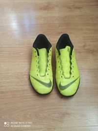 Buty halówki Nike r. 36 wkladka 23 cm