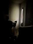 Lampa wiszaca ozdobna LED orzech wloski zywica