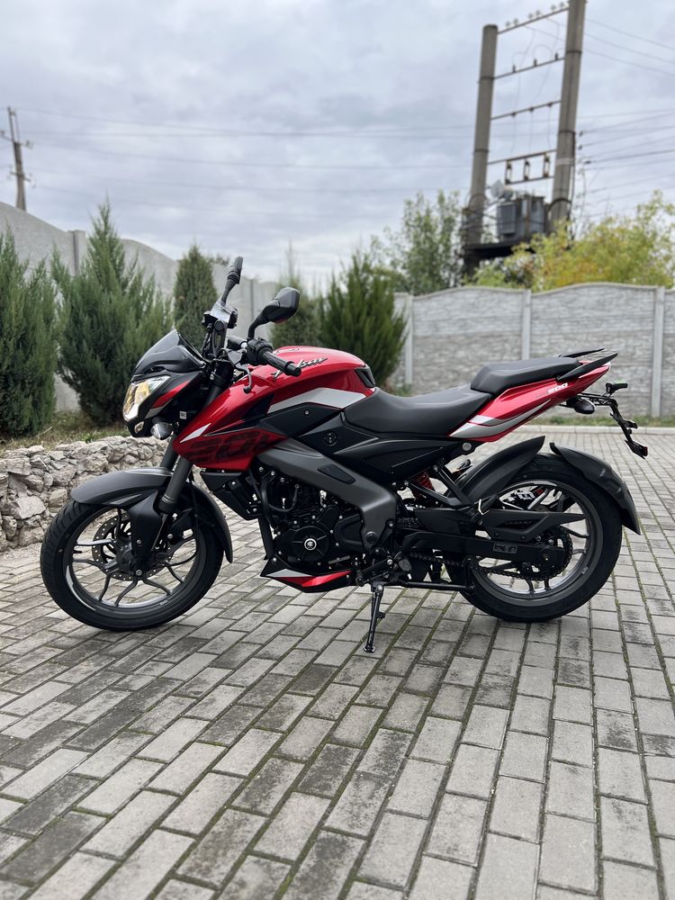Новий мотоцикл BAJAJ PULSAR NS200, 2024