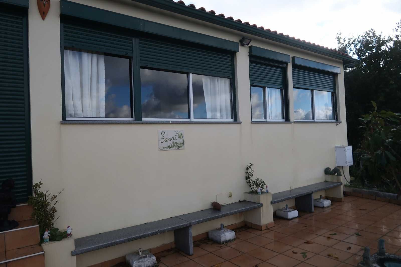 2 Moradias prontas a habitar, com eletrodomésticos e mobiliário